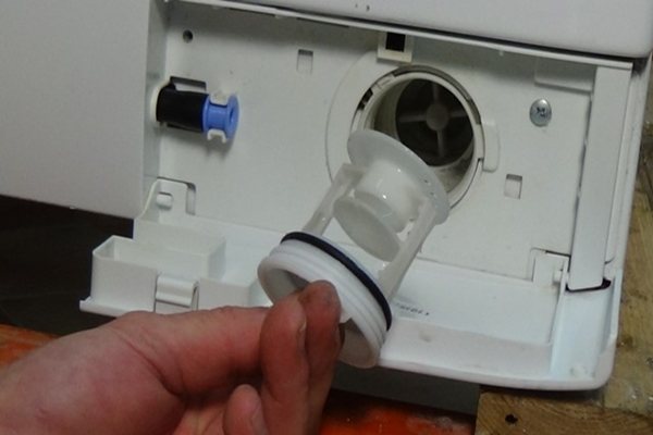 Пералня Hotpoint Ariston: как да почистите филтъра