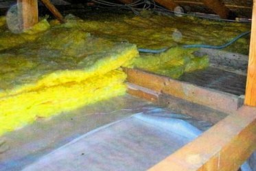 Минералната вата се полага върху пароизолация