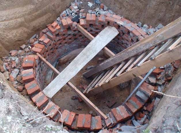 Направи си сам тухлена помийна яма